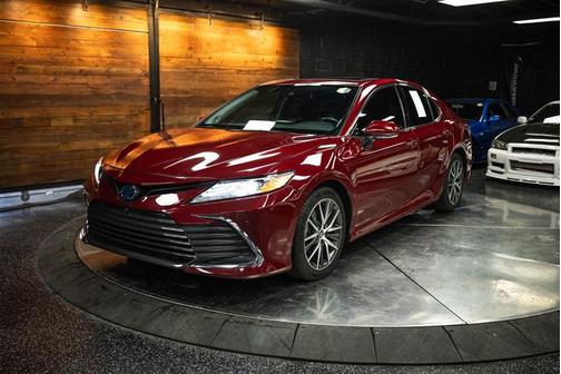 2022 Toyota Camry Hybrid XLE