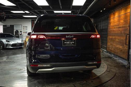 2024 Kia Carnival LX