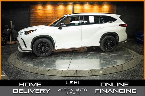 White 2023 Toyota Highlander XSE