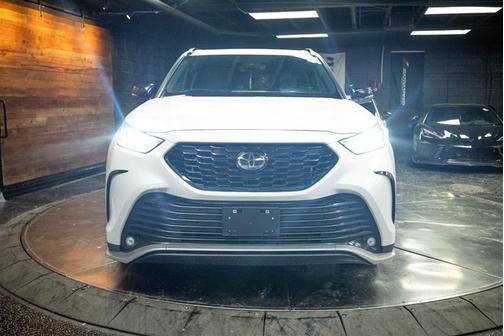 White 2023 Toyota Highlander XSE
