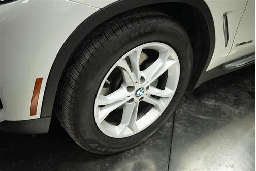 White 2018 BMW X3 xDrive30i