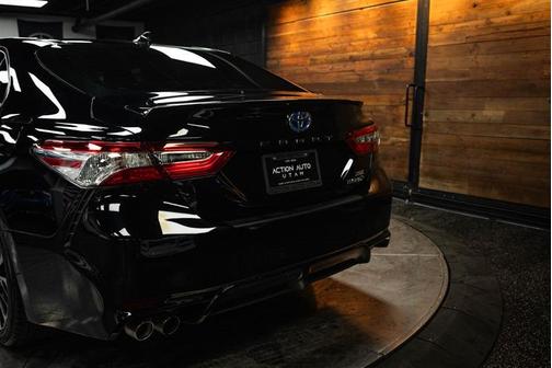 2020 Toyota Camry Hybrid SE