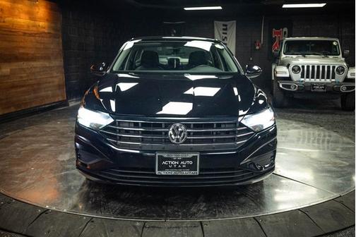 Deep Black Pearl Effect 2021 Volkswagen Jetta 1.4T SE
