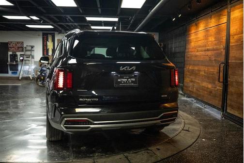 Black 2023 Kia Sorento Hybrid EX