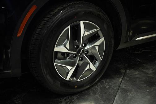 Black 2023 Kia Sorento Hybrid EX