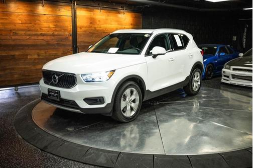 2021 Volvo XC40 T4 Momentum