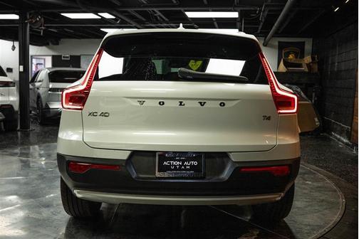 2021 Volvo XC40 T4 Momentum