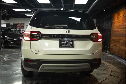 White 2024 Honda Pilot EX-L