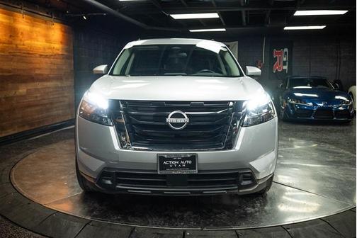 2023 Nissan Pathfinder SV