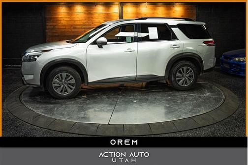 2023 Nissan Pathfinder SV