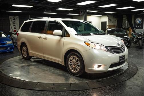 2017 Toyota Sienna XLE