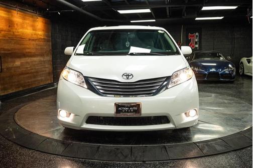 2017 Toyota Sienna XLE