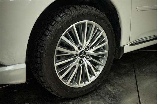 White 2022 Mitsubishi Outlander PHEV GT