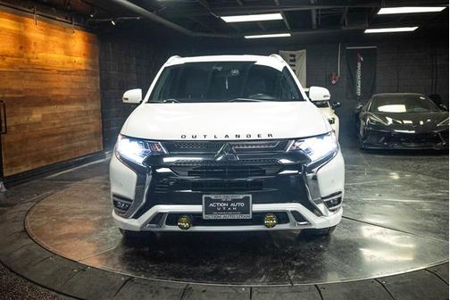 White 2022 Mitsubishi Outlander PHEV GT