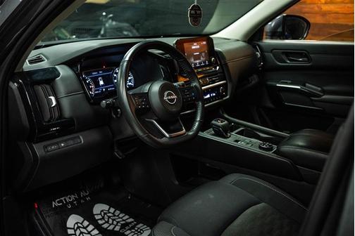 2024 Nissan Pathfinder SV