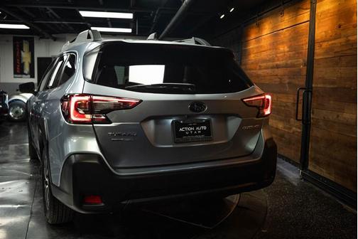 Ice Silver Metallic 2024 Subaru Outback Premium