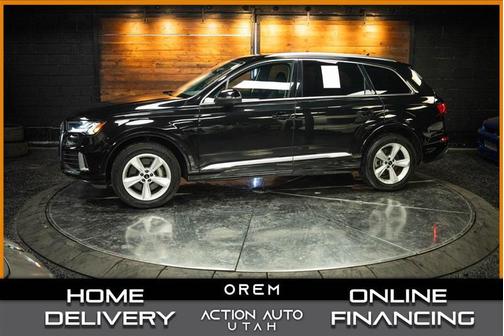 Mythos Black Metallic 2024 Audi Q7 45 Premium