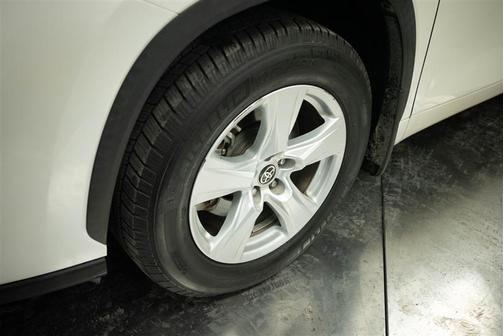 White 2021 Toyota Highlander LE