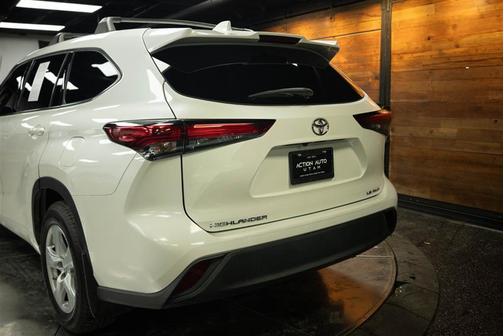 White 2021 Toyota Highlander LE