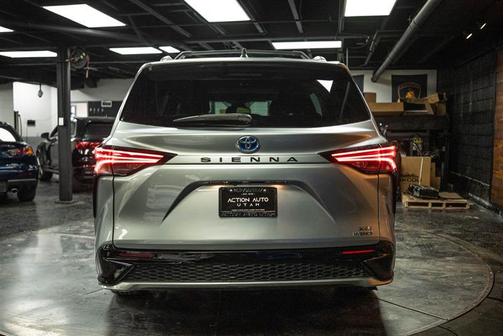 2021 Toyota Sienna XSE 7 Passenger