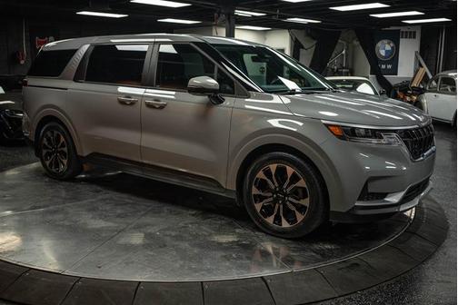 2023 Kia Carnival EX