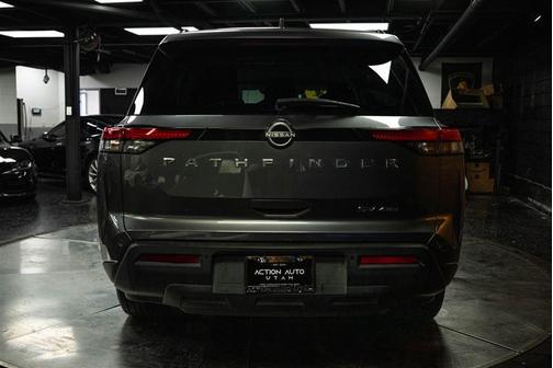 2024 Nissan Pathfinder SV