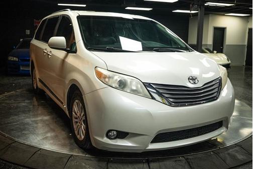 White 2017 Toyota Sienna XLE Premium