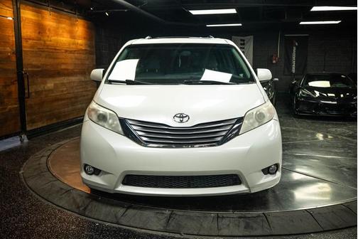 White 2017 Toyota Sienna XLE Premium