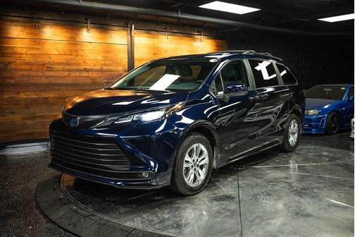 2025 Toyota Sienna XLE