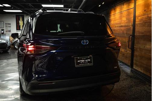 2025 Toyota Sienna XLE