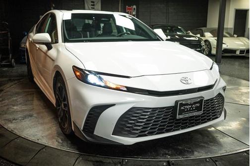 White 2025 Toyota Camry SE