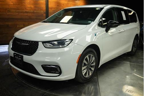 White 2024 Chrysler Pacifica Hybrid Select
