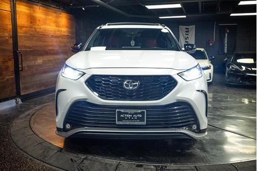 White 2022 Toyota Highlander XSE