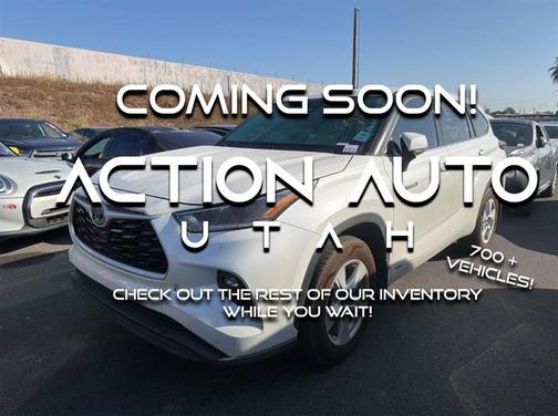White 2021 Toyota Highlander Hybrid LE