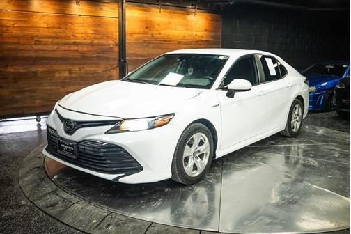 White 2019 Toyota Camry Hybrid