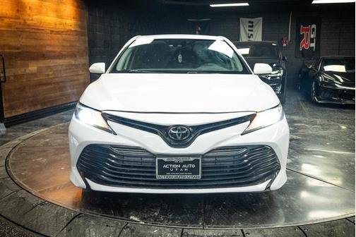 White 2019 Toyota Camry Hybrid