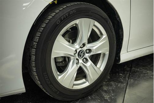 White 2019 Toyota Camry Hybrid