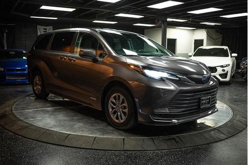 2021 Toyota Sienna LE