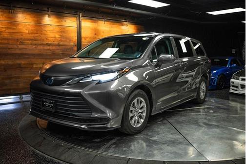 2021 Toyota Sienna LE