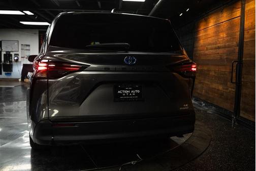 2021 Toyota Sienna LE