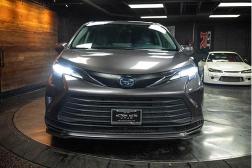2021 Toyota Sienna LE