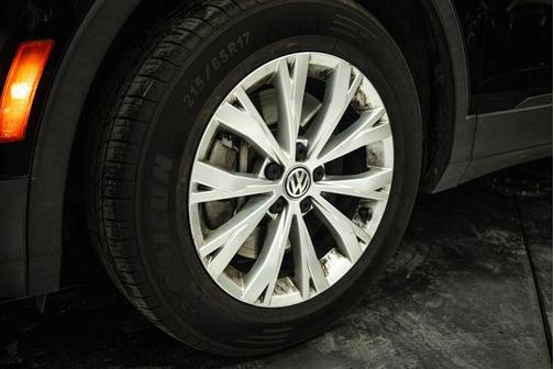 Deep Black Pearl Effect 2019 Volkswagen Tiguan 2.0T S