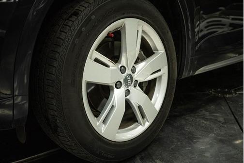 Manhattan Gray Metallic 2019 Audi Q5 2.0T Premium