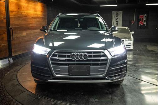 Manhattan Gray Metallic 2019 Audi Q5 2.0T Premium