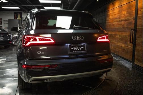 Manhattan Gray Metallic 2019 Audi Q5 2.0T Premium