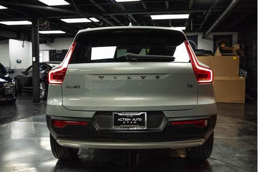 2021 Volvo XC40 T4 Momentum