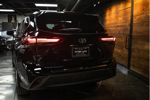 Black 2021 Toyota Highlander LE