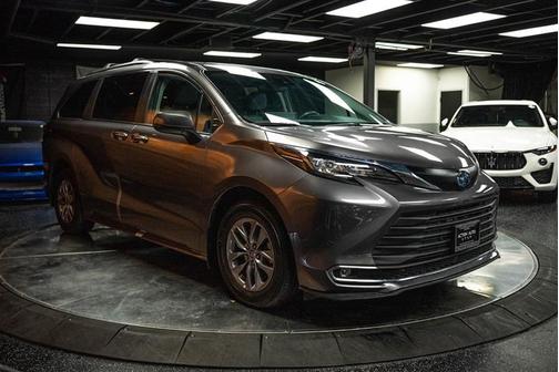 2023 Toyota Sienna XLE