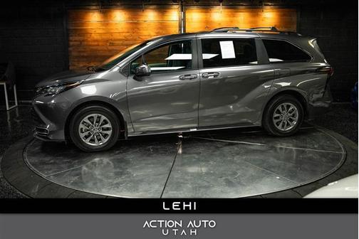 2023 Toyota Sienna XLE
