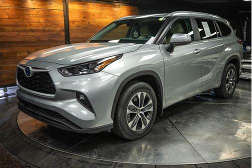 2024 Toyota Highlander Hybrid XLE